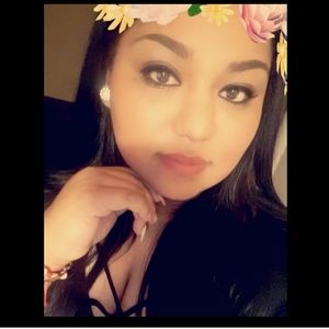 Meet your Posher, Claudia